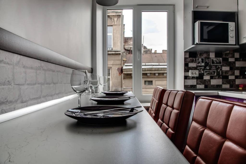 Romantic Apartments - Центр Львова , З Видом На Місто ภายนอก รูปภาพ