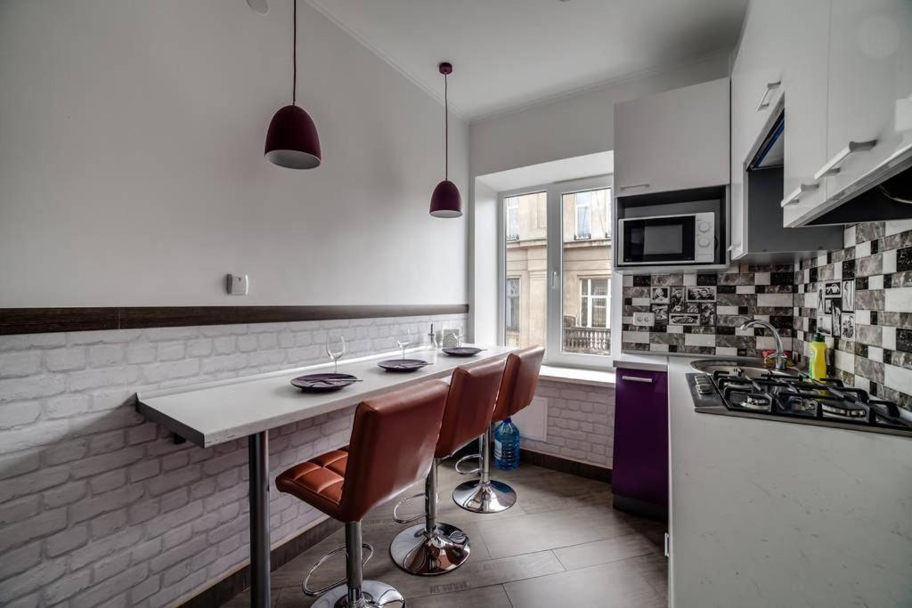 Romantic Apartments - Центр Львова , З Видом На Місто ภายนอก รูปภาพ